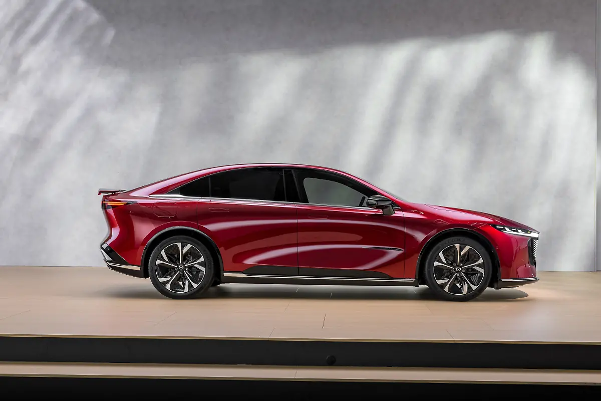 all-new-mazda6e-src-still-024-highres