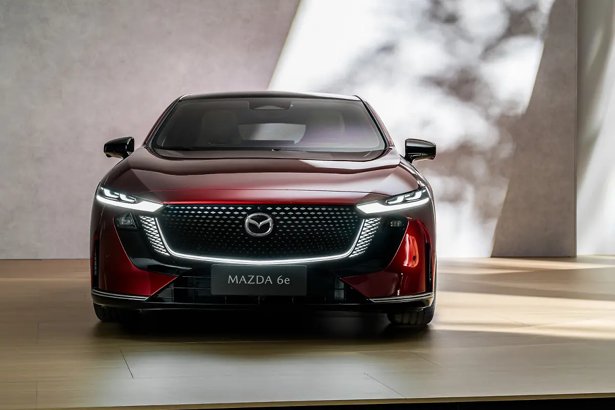 all-new-mazda6e-src-still-009-highres