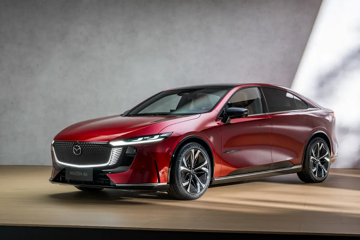all-new-mazda6e-src-still-002-highres