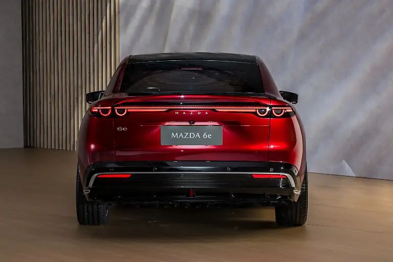 all-new-mazda6e-src-still-021-highres