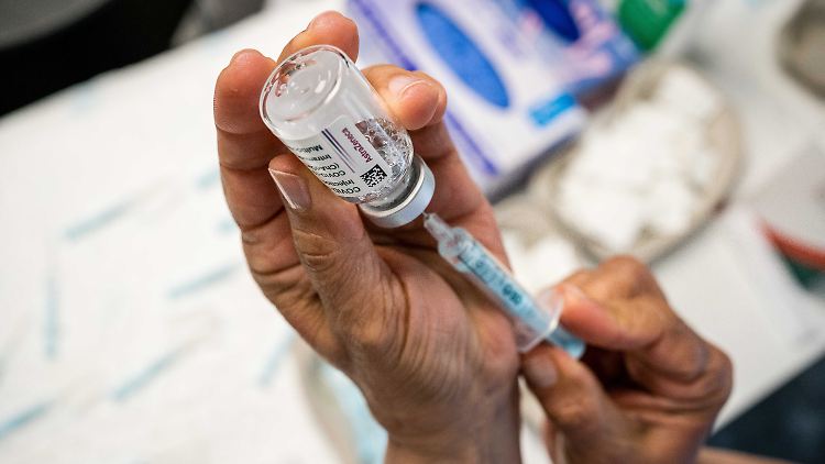 Inzwischen wird Astrazeneca in Deutschland in der Regel nur noch für Menschen ab 60 Jahren verwendet.