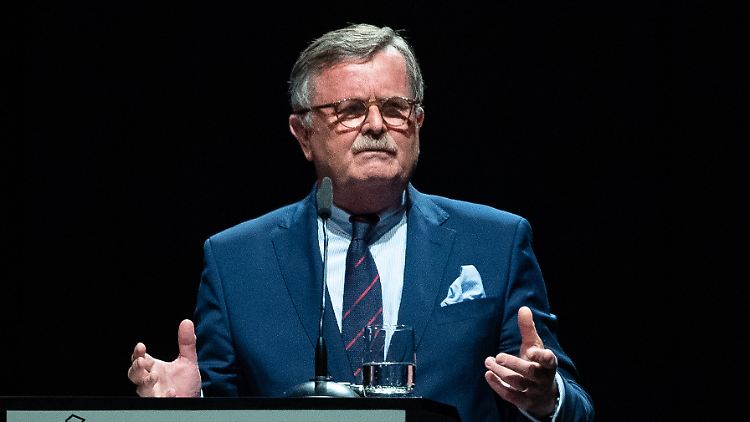 Bei den jährlichen Grippeimpfungen sind die Hausärzte auch an vorderster Front dabei, argumentiert der Vorstandsvorsitzende des Weltärztebundes Frank Ulrich Montgomery bei ntv.