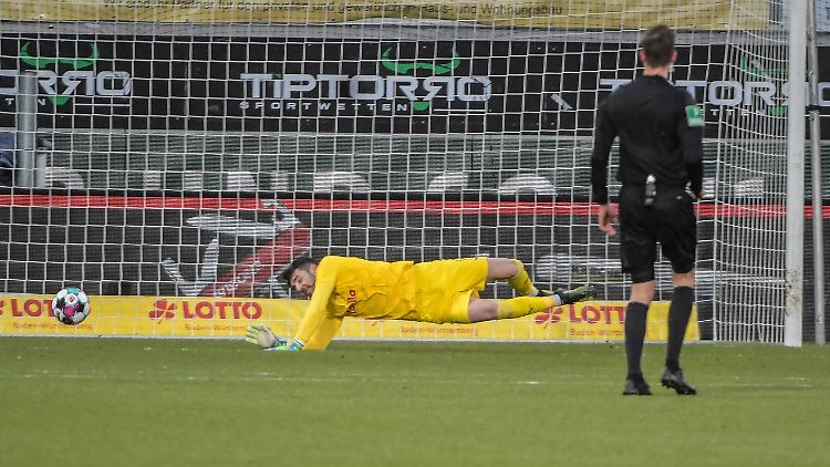Holsteins Keeper Gelios wurde positiv auf Corona getestet.