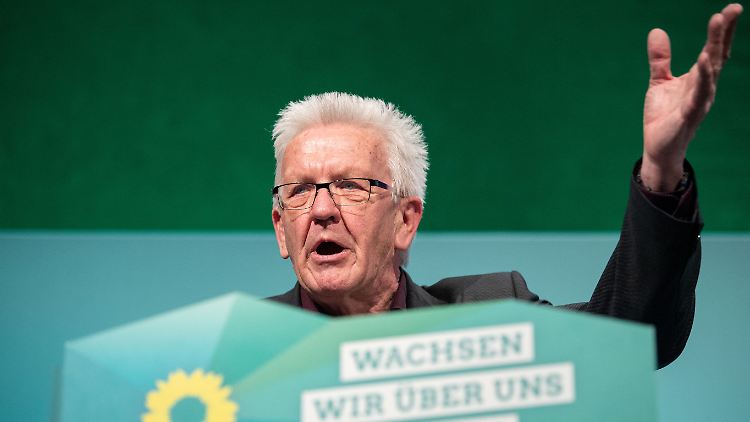 Legt die Notbremsen-Regelung etwas lockerer aus: Winfried Kretschmann.