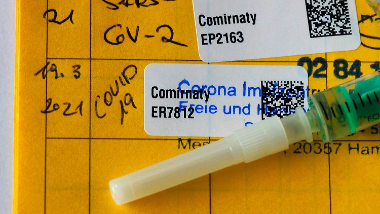 Der Bundestag soll Lockerungen für Geimpfte diskutieren, fordern Rechtsexperten von CDU und SPD.
