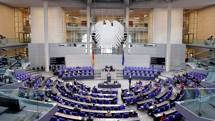 Mit der Wahlrechtsreform soll der Bundestag auf Dauer kleiner werden.