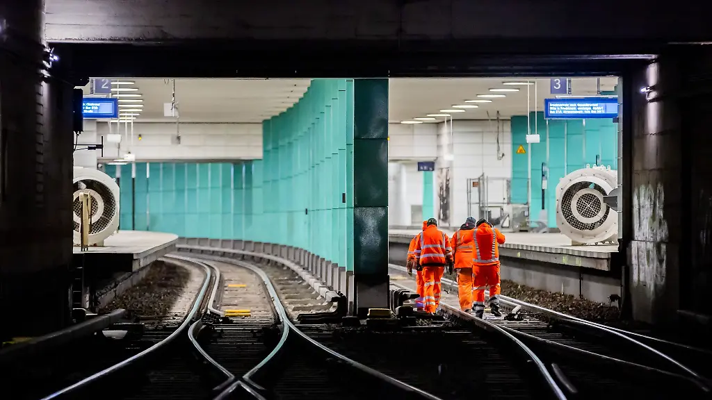 Im-Nord-Sued-Tunnel-wurden-im-vergangenen-Jahr-unter-anderem-neue-Gleise-verlegt-Nun-kommt-es-wegen-Instandhaltungsarbeiten-erneut-zu-Einschraenkungen