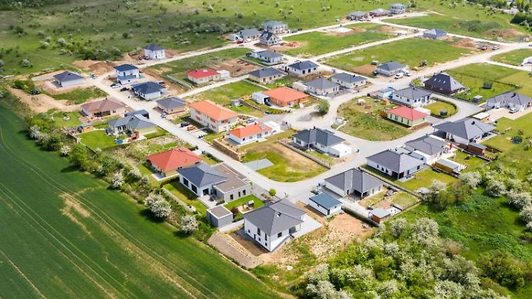 Für das Haus auf dem Grundstück, das sich im Eigentum des Erbbaurechtsnehmers befindet, zahlt der Erbbaurechtsgeber eine Entschädigung.