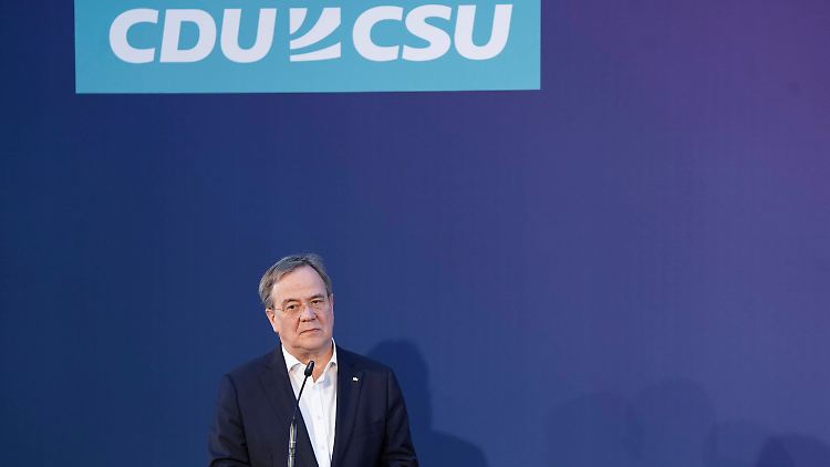 CDU-Chef Armin Laschet kann seine Umfragewerte bislang kaum verbessern und bleibt hinter Konkurrent Markus Söder weit zurück.