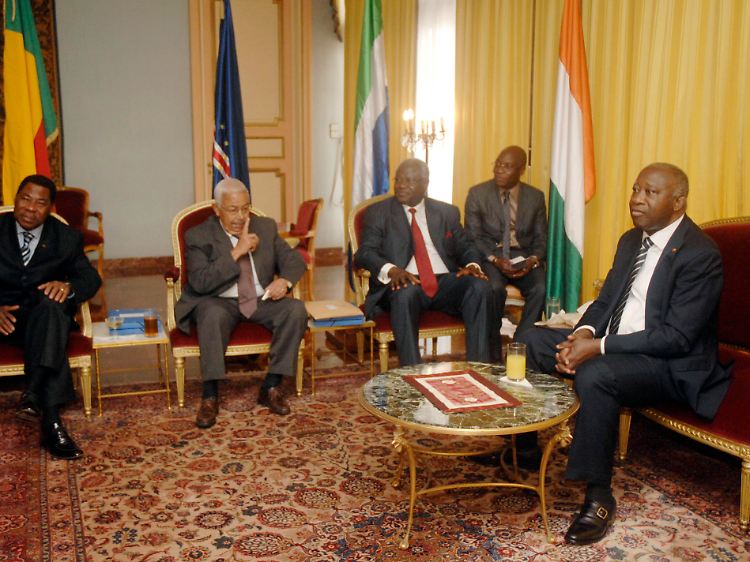 Gbagbo (rechts) mit den westafrikanischen Präsidenten Yayi, Pires und Koroma (von links).