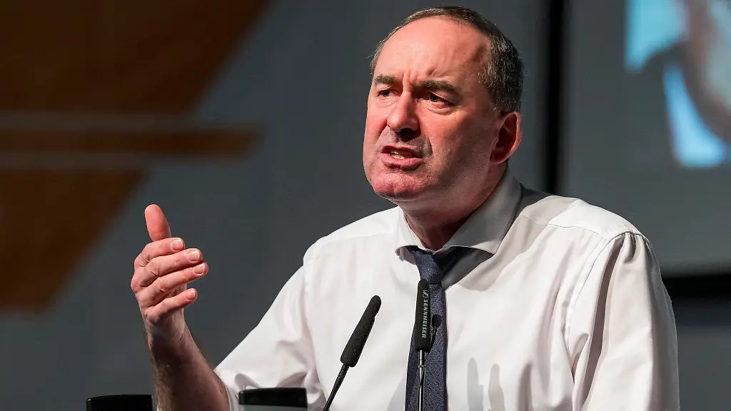 Laut-Hubert-Aiwanger-ist-Bayerns-Ziel-Klimaneutralitaet-bis-2040-Schnee-von-gestern-Ein-Blick-ins-Gesetz-offenbart-aber-eine-andere-Faktenlage