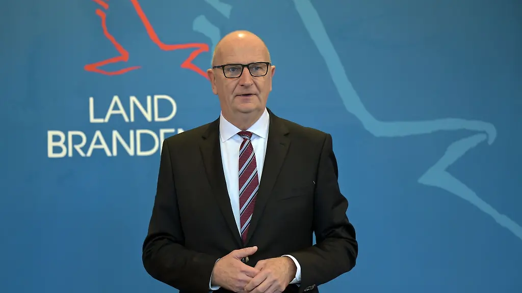 Brandenburgs-Ministerpraesident-Dietmar-Woidke-SPD-setzt-auf-den-Abbau-von-Buerokratie-und-Verwaltungsaufwand