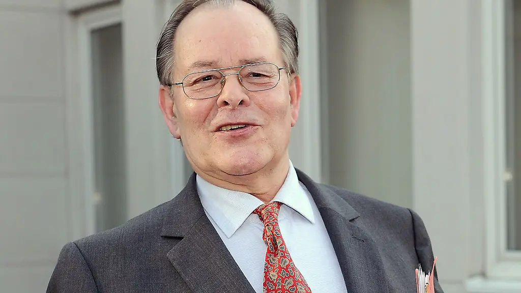 Die-deutsche-Sozialdemokratie-verliert-eine-starke-Stimme-fuer-soziale-Gerechtigkeit-Rudolf-Dressler-ist-gestorben