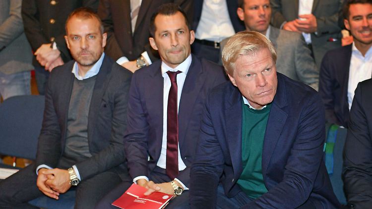 Auf wessen Seite schlägt sich Oliver Kahn (r.)?