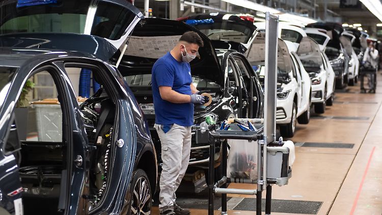 Der neue VW-Haustarifvertrag gilt für die sechs westdeutschen Werke in Wolfsburg, Braunschweig, Salzgitter, Hannover, Emden und Kassel.