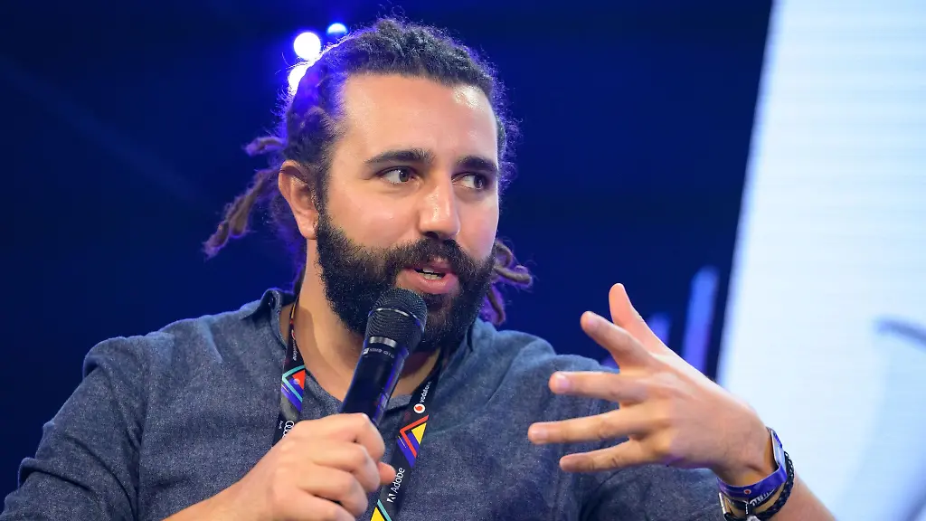 Der-Co-Chef-von-About-You-Tarek-Mueller-spricht-waehrend-einer-Veranstaltung-in-Hamburg