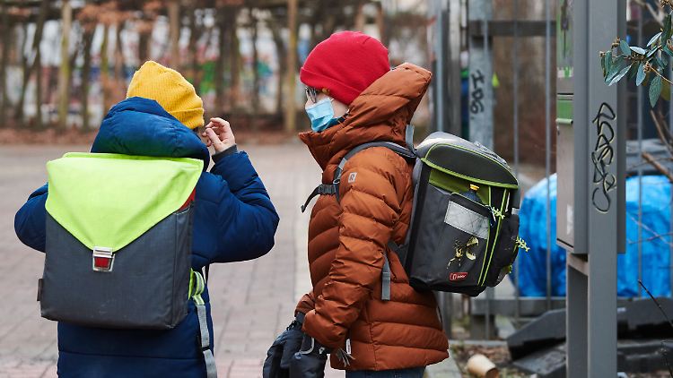 Die Maske gefährdet das Kindeswohl, entschieden zwei Familienrichter in Thüringen und Bayern.