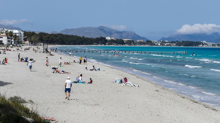 Eimersaufen ist nicht drin, aber Strandurlaub kann man derzeit auf Mallorca machen.