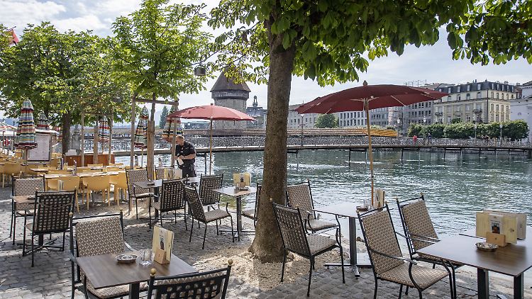 Die Restaurants am Reuss Quai in Luzern sind für die Gäste bereit.