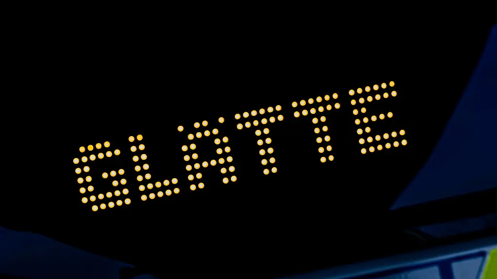 Aufgrund-der-glatten-Fahrbahn-ist-ein-22-Jaehriger-bei-Hildburghausen-mit-seinem-Fahrzeug-in-einen-Graben-gefahren