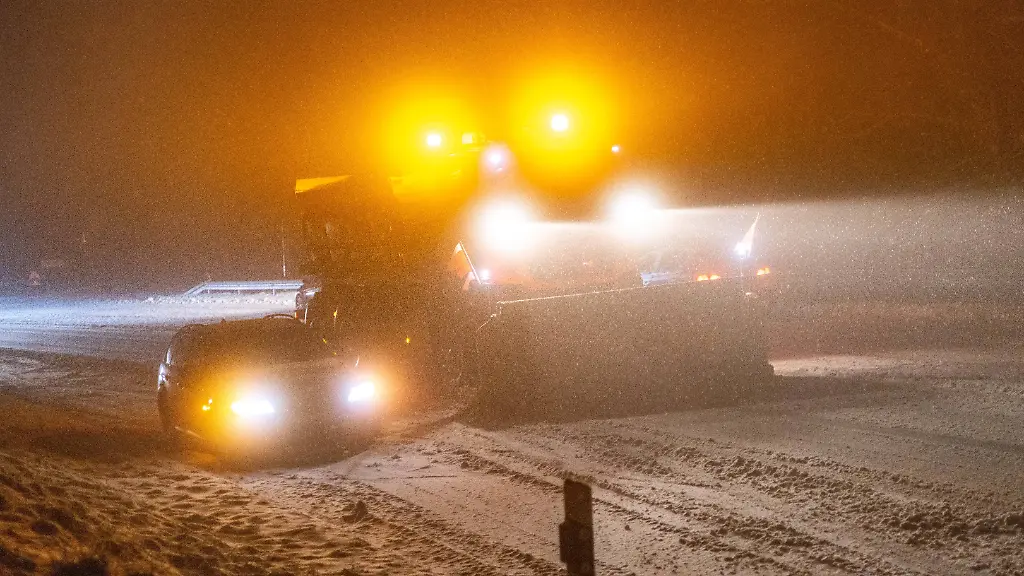 epi-224547595-IMAGO-SP-imago-st-0108-21440002-0792568621-jpg-Schneefaelle-in-Hesse