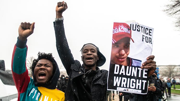 Zehn Monate nach dem Tod von George Floyd kommt es in Minneapolis erneut zu Protesten - weil ein Schwarzer von einer Polizistin erschossen wurde.