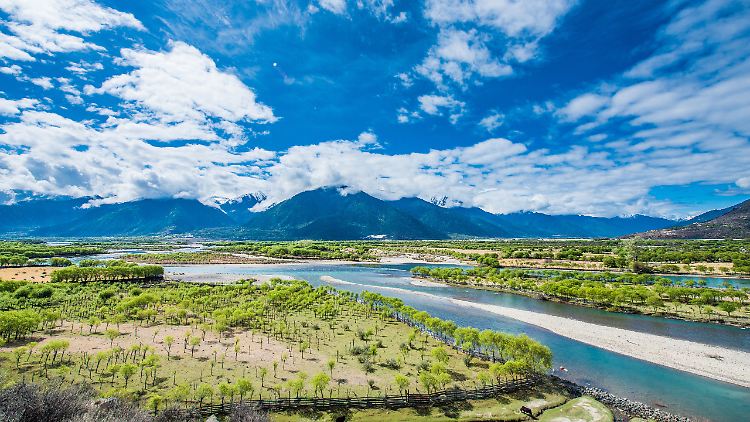 Am Oberlauf des Brahmaputra soll der größte Staudamm der Welt entstehen.