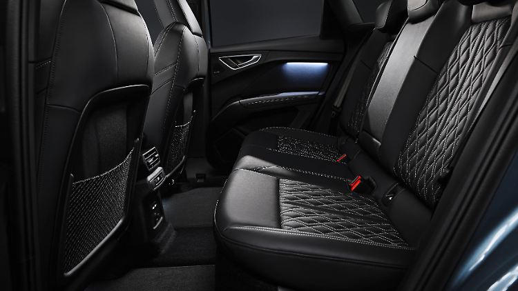 Platz wie in einer Chauffeurs-Limousine gibt es für die Fondpassagiere im Audi Q4 e-tron.