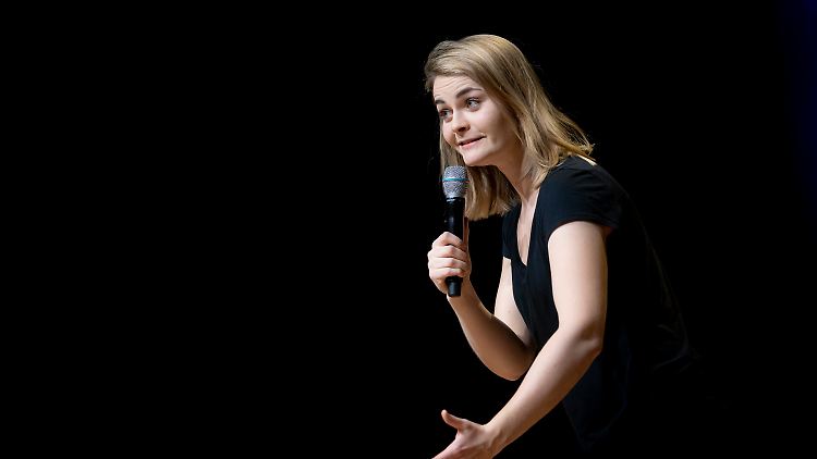 Hazel Brugger hat sich erstmal auf ihr Baby konzentriert, ehe sie die Geburt öffentlich machte.