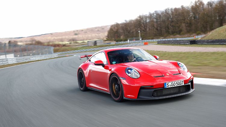Breiter, schneller, stärker. So präsentiert sich der neue Porsche 911 GT3 am Bilster Berg.