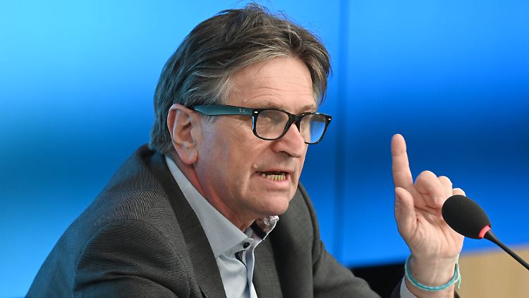 "Wir warten nicht auf den Bund", sagt Gesundheitsminister Lucha.