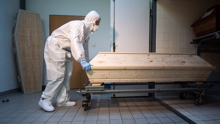 Mehr als 80.000 Menschen starben in Deutschland bislang an den Folgen einer Infektion mit dem Coronavirus.