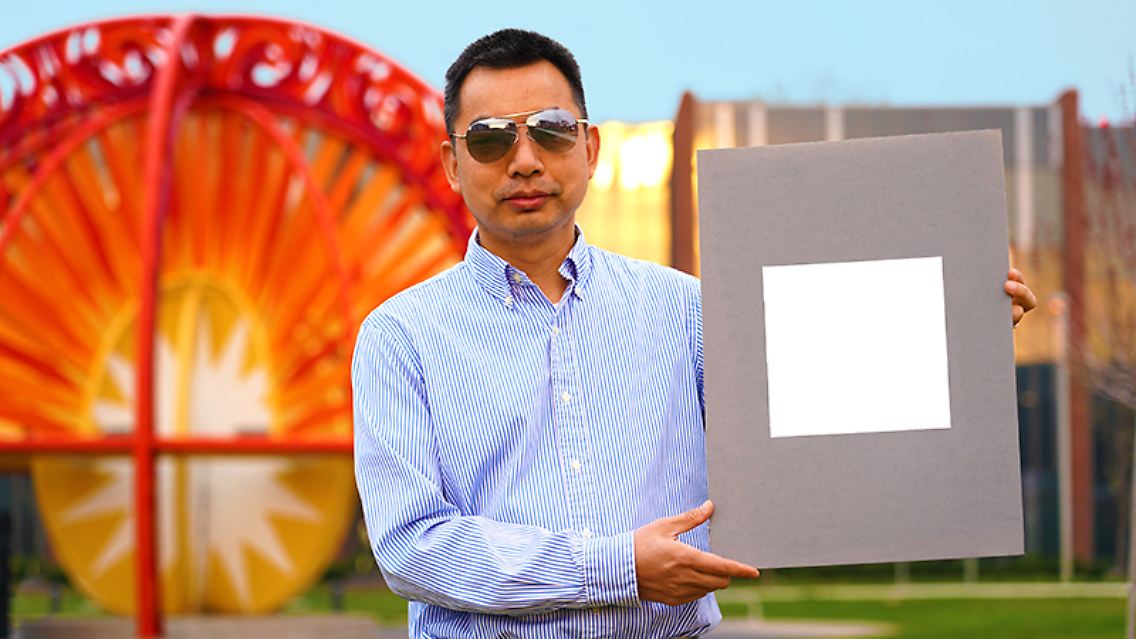 Weißer wird's nicht: So sieht die "weißeste Farbe der Welt" aus.