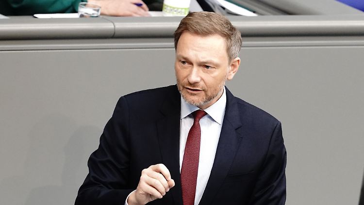FDP-Chef Lindner wünscht sich differenziertere Ausgangssperren.