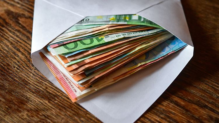 Sparer spüren steigende Preise anhand des Kaufkraftverlustes.