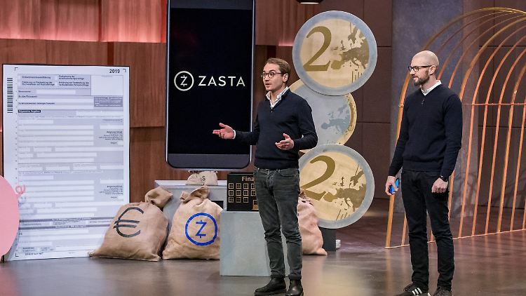 Haben zur Abwechslung mal Geld in die "Höhle der Löwen" mitgebracht: die "ZASTA"-Gründer Jörg Südkamp (l.) und Michael Potstada.