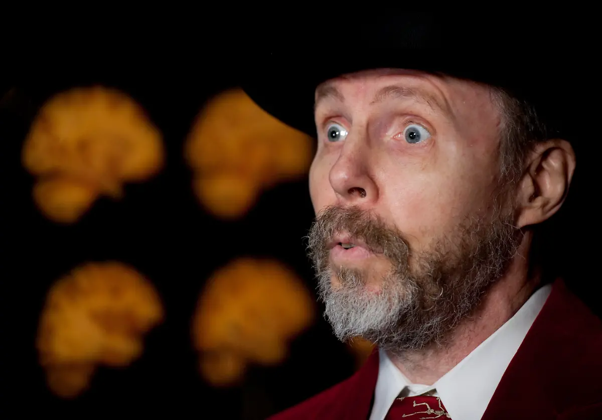 2015-02-17T120000Z-509066580-LR2EB2H13KQ5N-RTRMADP-3-GERMANY-ART