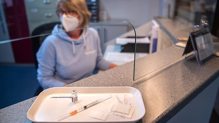 Im Verlauf des Quartals steht mehr Biontech-Impfstoff zur Verfügung als geplant.