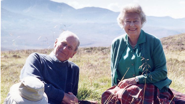 So gelöst wie an der Seite ihres Mannes 2003 ist die britische Monarchin nur selten zu sehen.