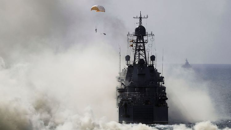 Ähnliche Manöver des russischen Militärs im Schwarzen Meer hat es früher schon gegeben - etwa 2016.
