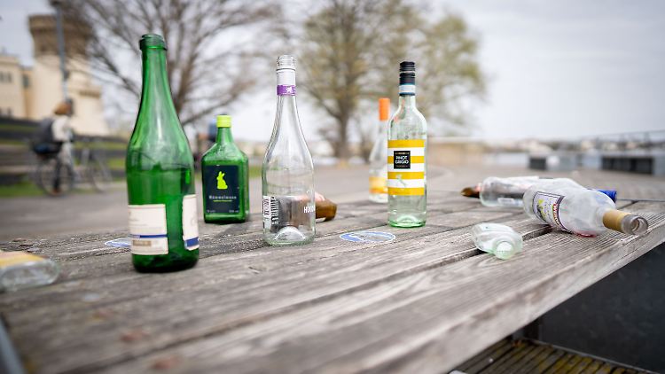 Nächtliche Partys - wie hier in Potsdam offensichtlich stattgefunden - soll es bei hohen Inzidenzen in Brandenburg nicht mehr geben.