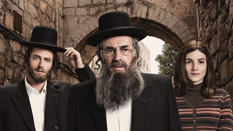 Rabbi Shtisel und zwei seiner Kinder, Akiva und Giti.