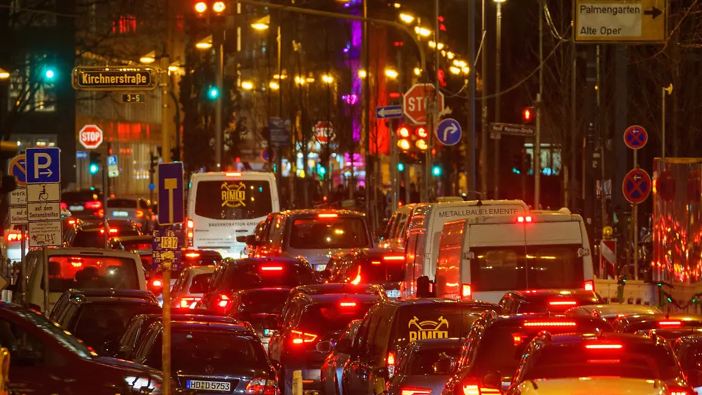 In-Frankfurt-stehen-Autofahrer-rund-80-Stunden-im-Jahr-im-Stau