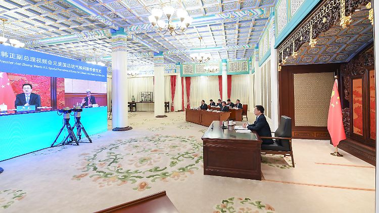 Es sei die Pflicht der USA gewesen, ins Pariser Klimaschutzabkommen zurückzukehren, sagte Kerry bei seinem Besuch in China.