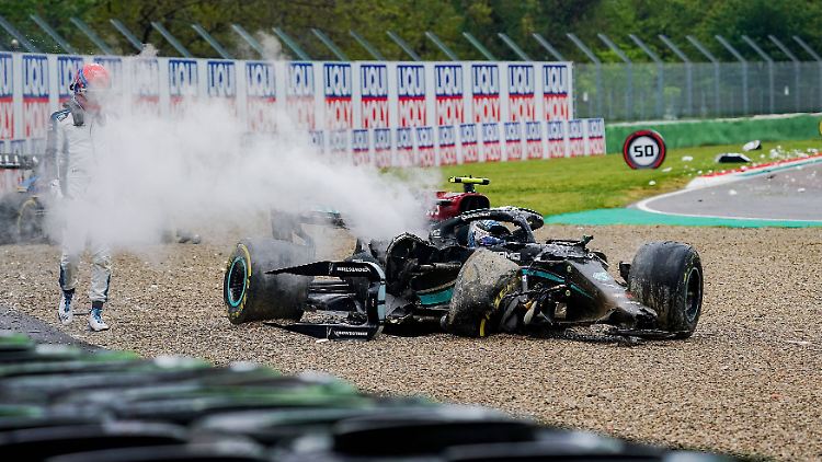Bottas und Russell blieben trotz heftigen Einschlags unverletzt.