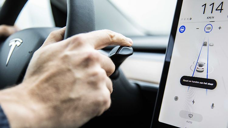Mutmaßlich saß keines der beiden Opfer am Steuer, als der Unfall geschah.