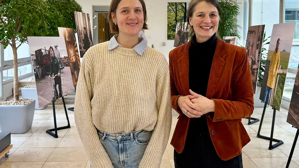 Fotografin-Tiessen-und-Ministerin-Staudte-wollen-auf-Probleme-von-Landwirtinnen-aufmerksam-machen