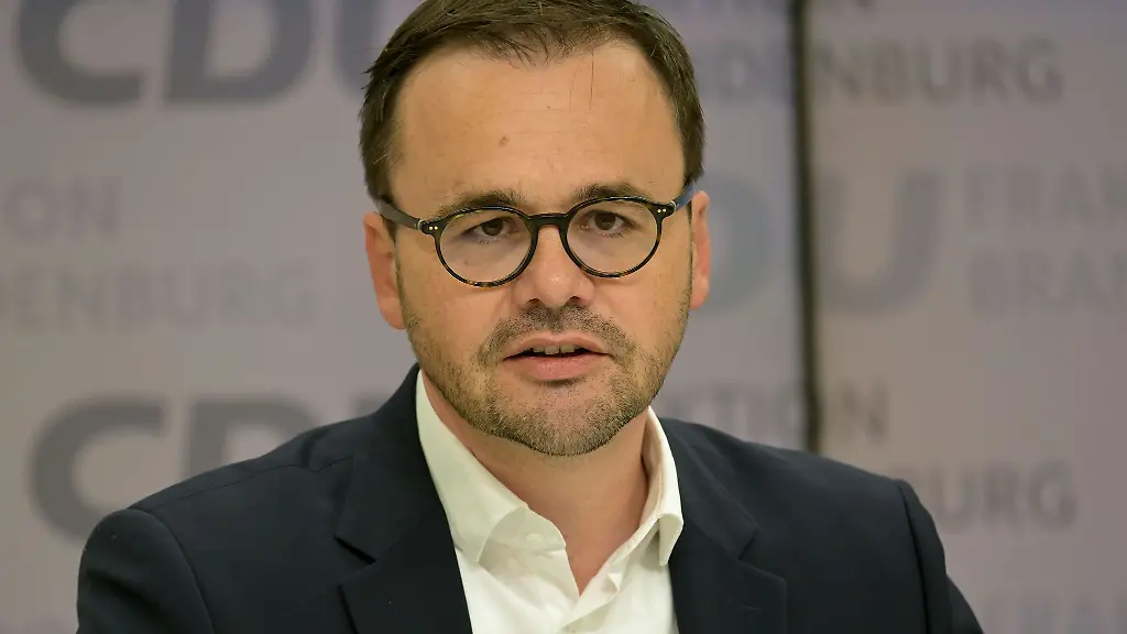Der-CDU-Fraktionschef-im-brandenburgischen-Landtag-Jan-Redmann-setzt-sich-fuer-die-Abschaffung-des-Landesvergabegesetzes-fuer-oeffentliche-Auftraege-ein
