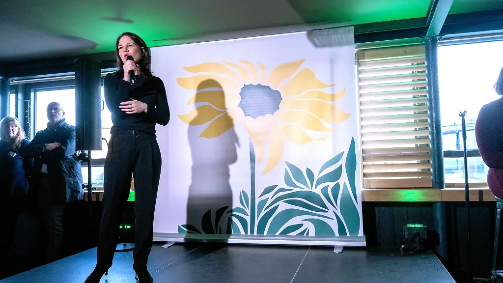 Annalena-Baerbock-Aussenministerin-und-Gruenen-Politikerin-fordert-einen-staerkeren-Fokus-auf-Bildungspolitik