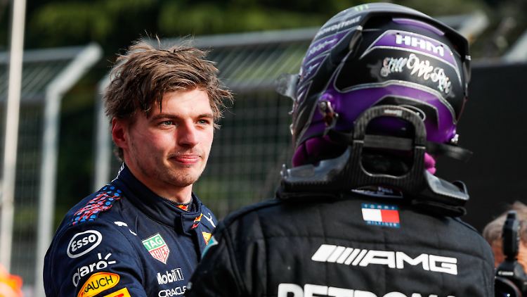Max Verstappen (links) triumphiert, Lewis Hamilton beeindruckt.